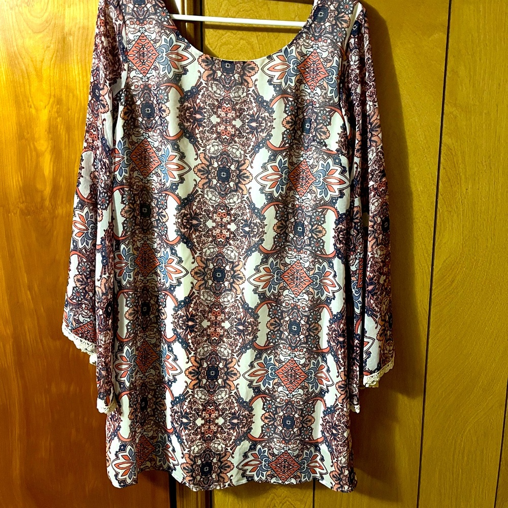 Pretty lightweight Bellsleeve dress EUC